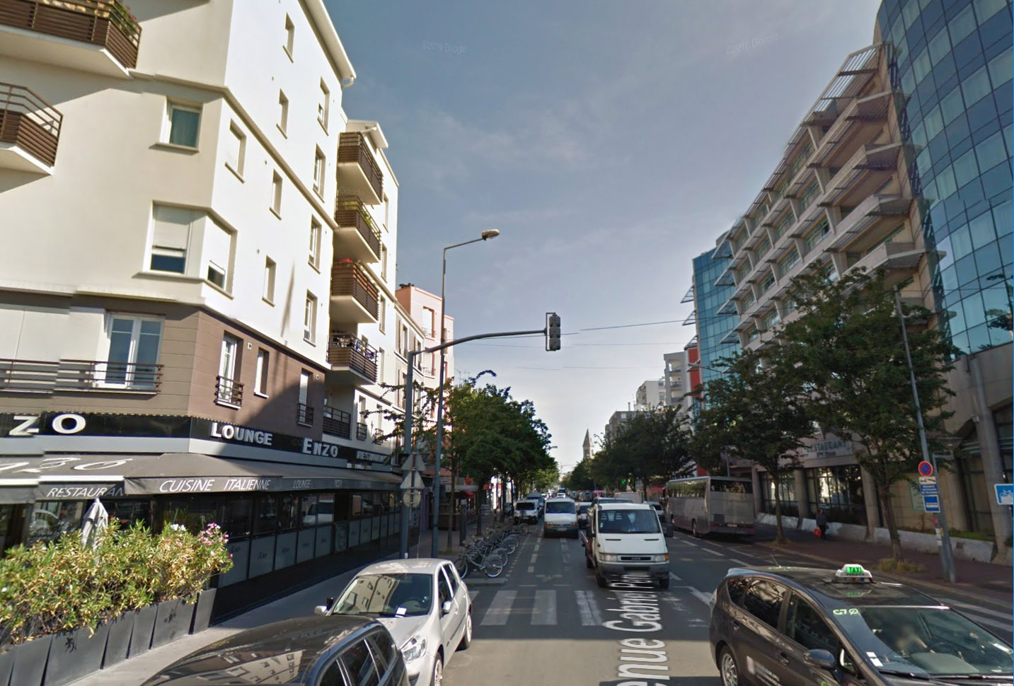 Saint-Ouen, Avenue Gabriel Péri à 100 m du Préiphérique
